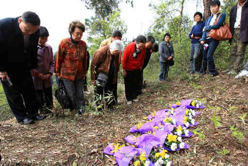 没有祖坟的祭祀.jpg