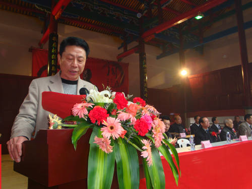 周瑞容秘书长主持会议