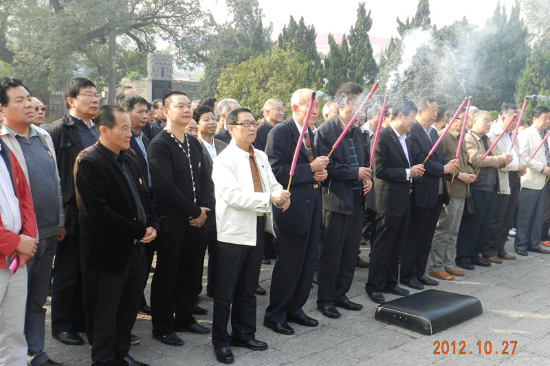 总会周时选会长和大家共同祭拜周公先祖
