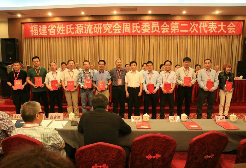 颁发副会长证书QQ图片20160529163621.jpg