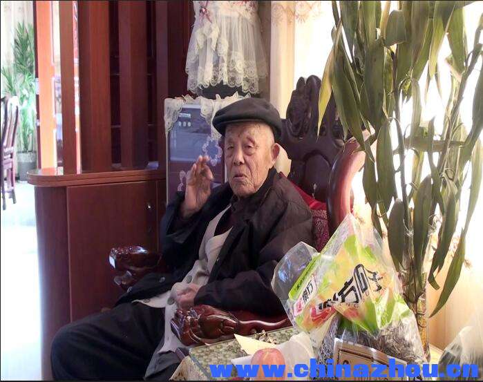 2013年3月8日周明耀在侄长孙周建华家.jpg
