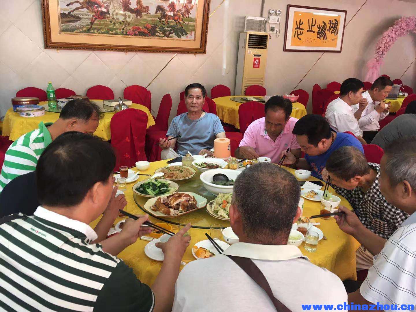大家高高兴兴吃上美味的宴食