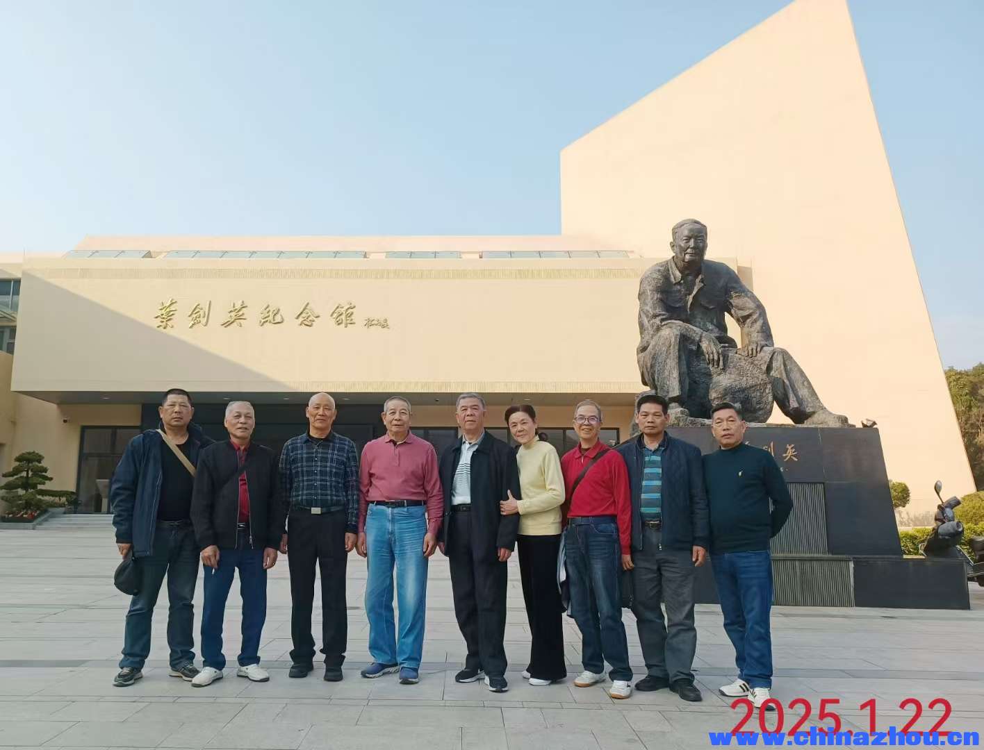 周永德的湖南、广东、广西的战友们确实相聚在梅州，并参观了叶剑英元帅纪念园和雁南飞景区。  参观地点：   ...
