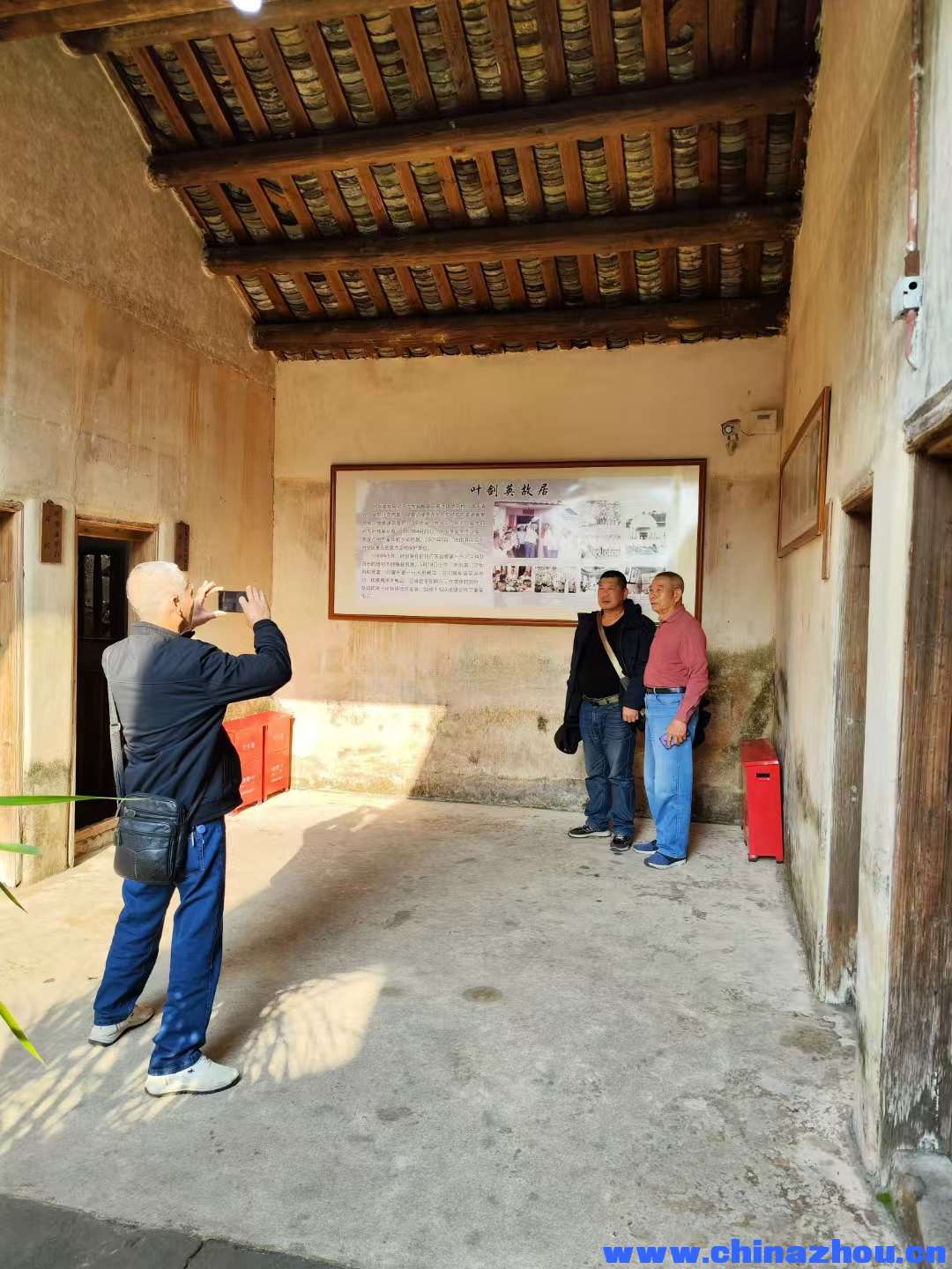 周永德的湖南、广东、广西的战友们确实相聚在梅州，并参观了叶剑英元帅纪念园和雁南飞景区。  参观地点：   ...