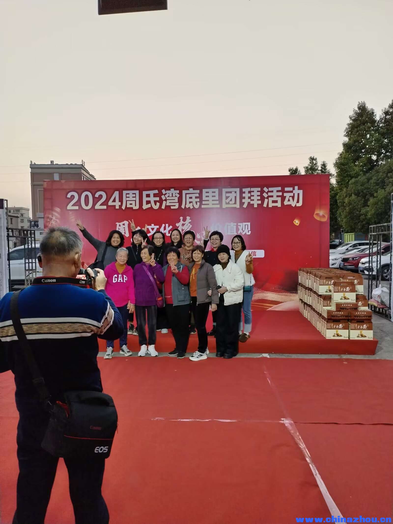 湾底里的乡亲们照片