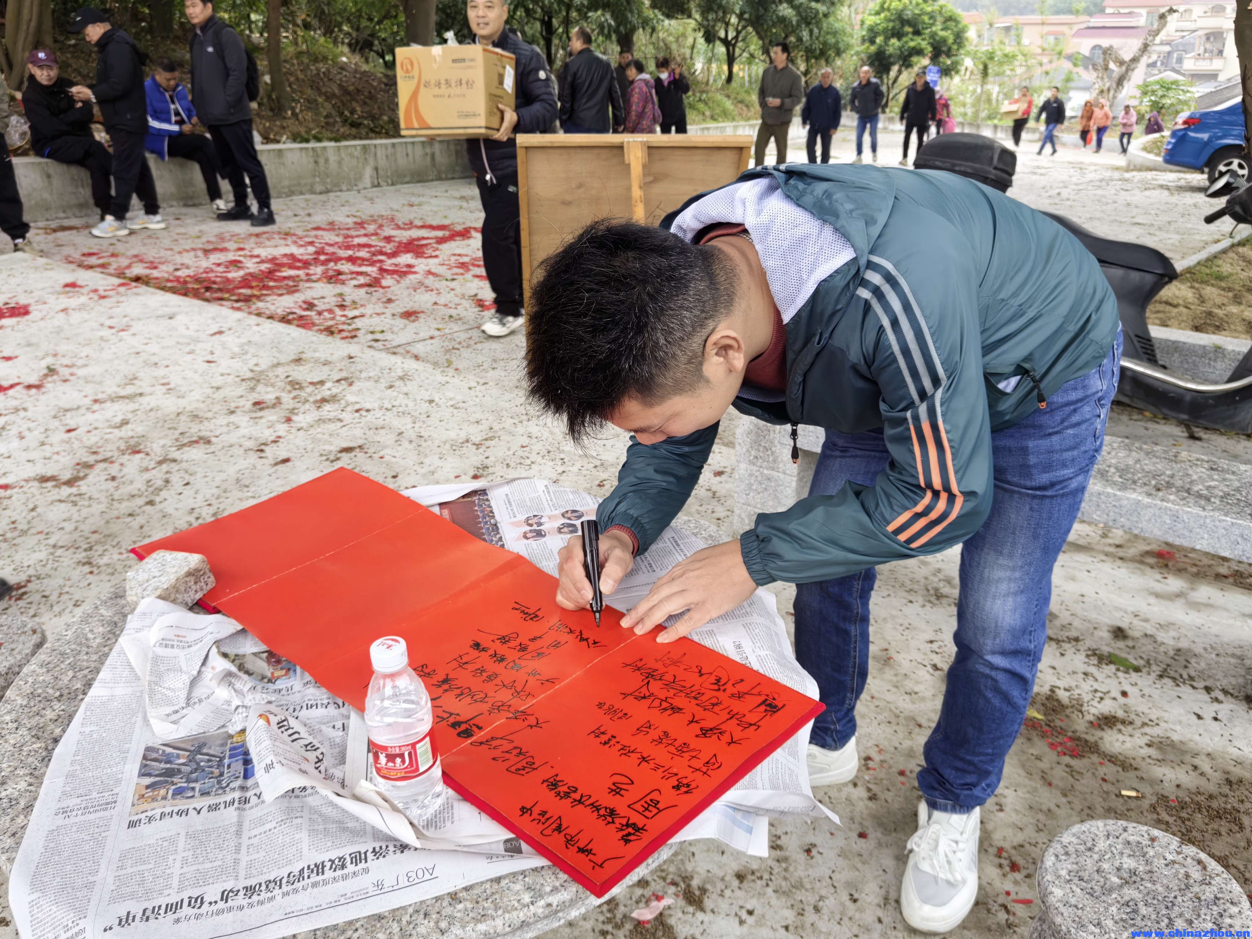 大泽潮透村宗亲兄弟祭祖.jpg