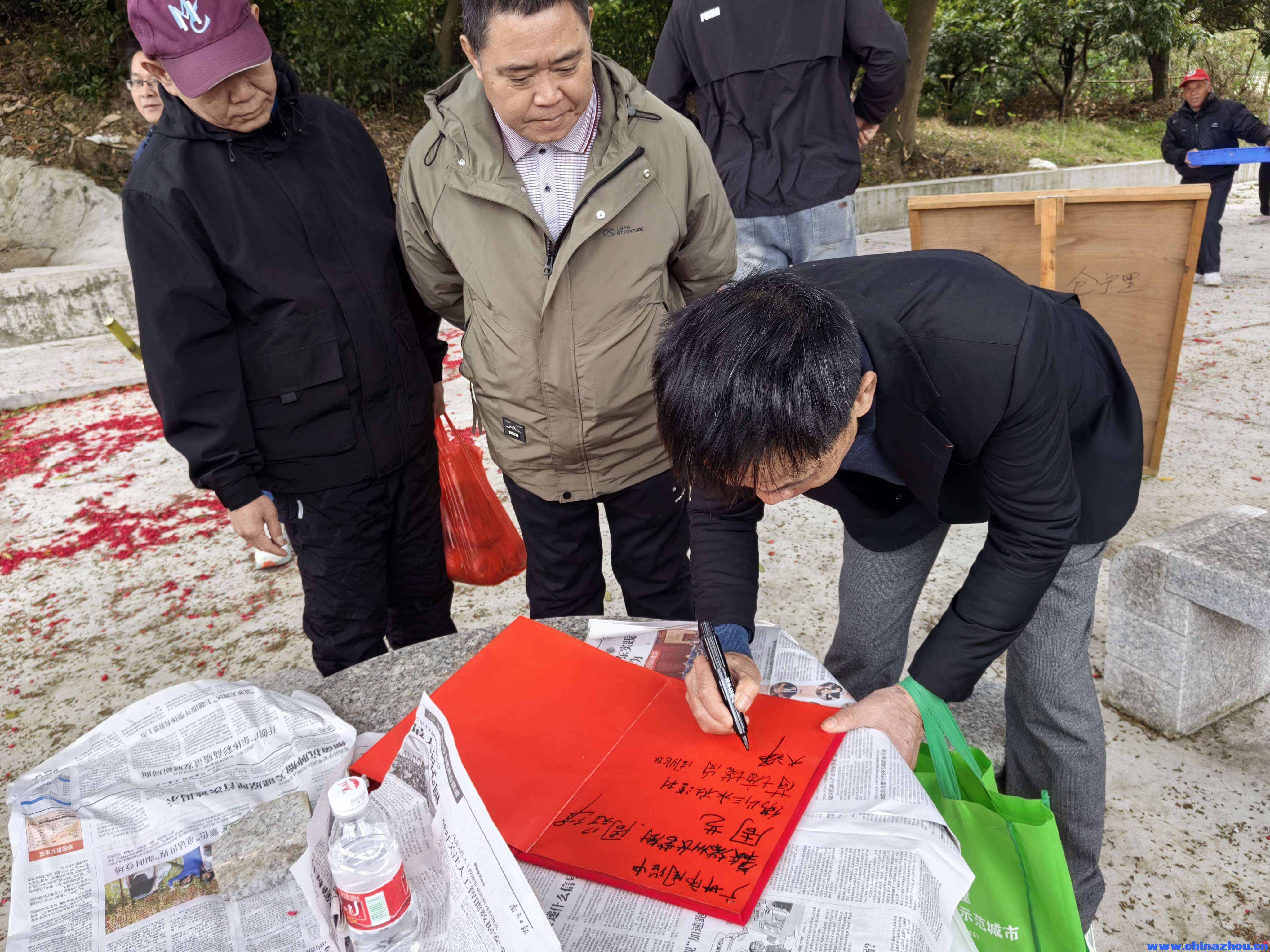 大泽大姚村宗亲兄弟祭祖.jpg