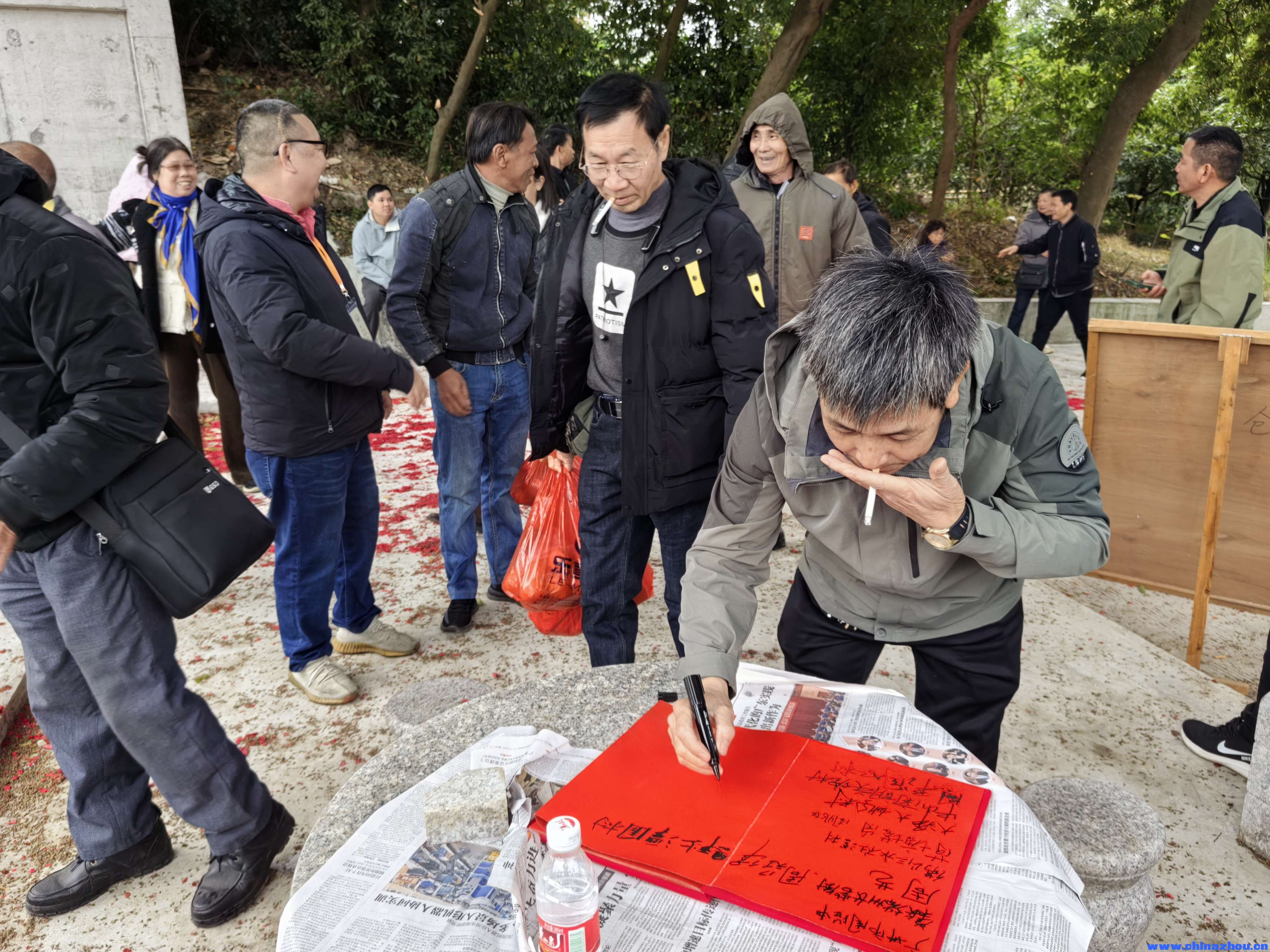  大泽帝姚旗宗亲兄弟祭祖.jpg