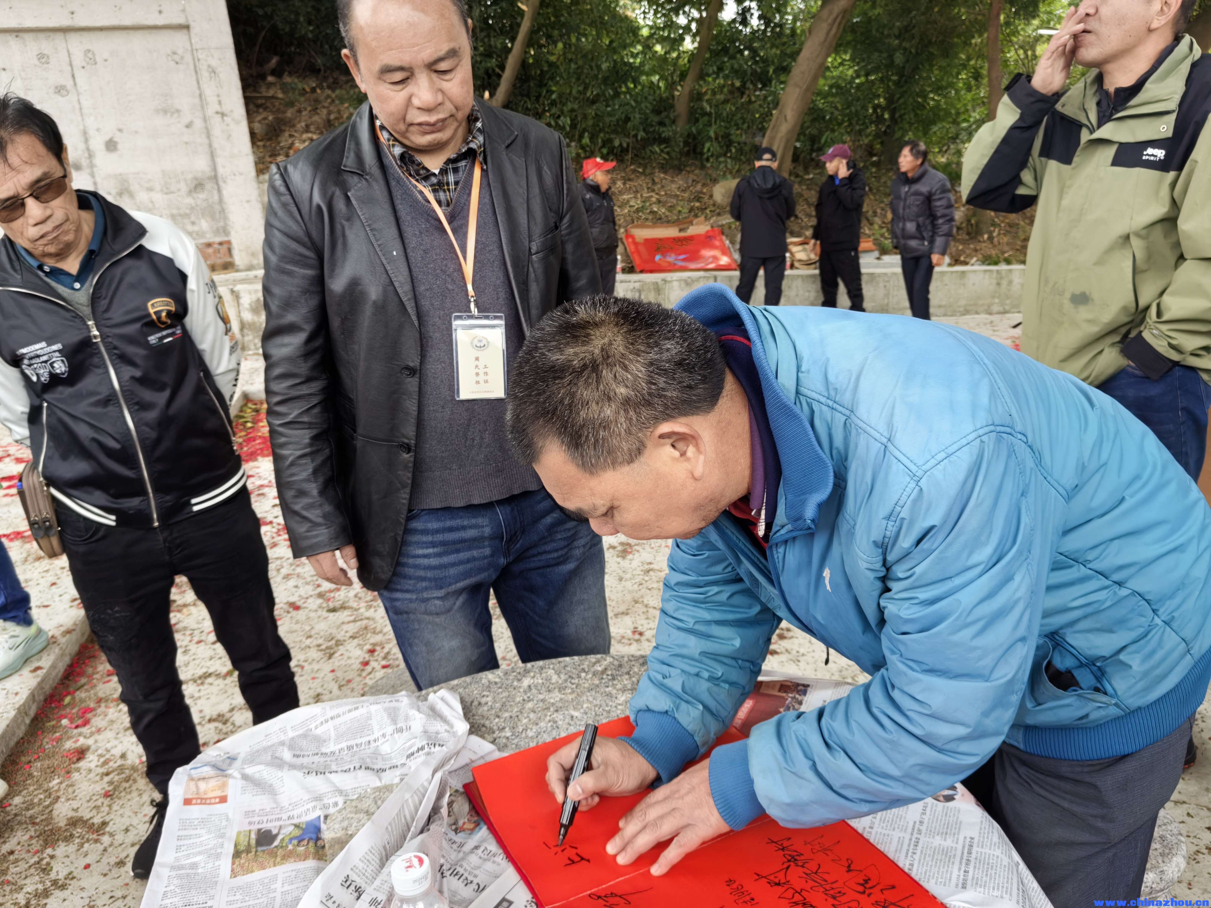 恩平上谭围村宗亲兄弟祭祖.jpg