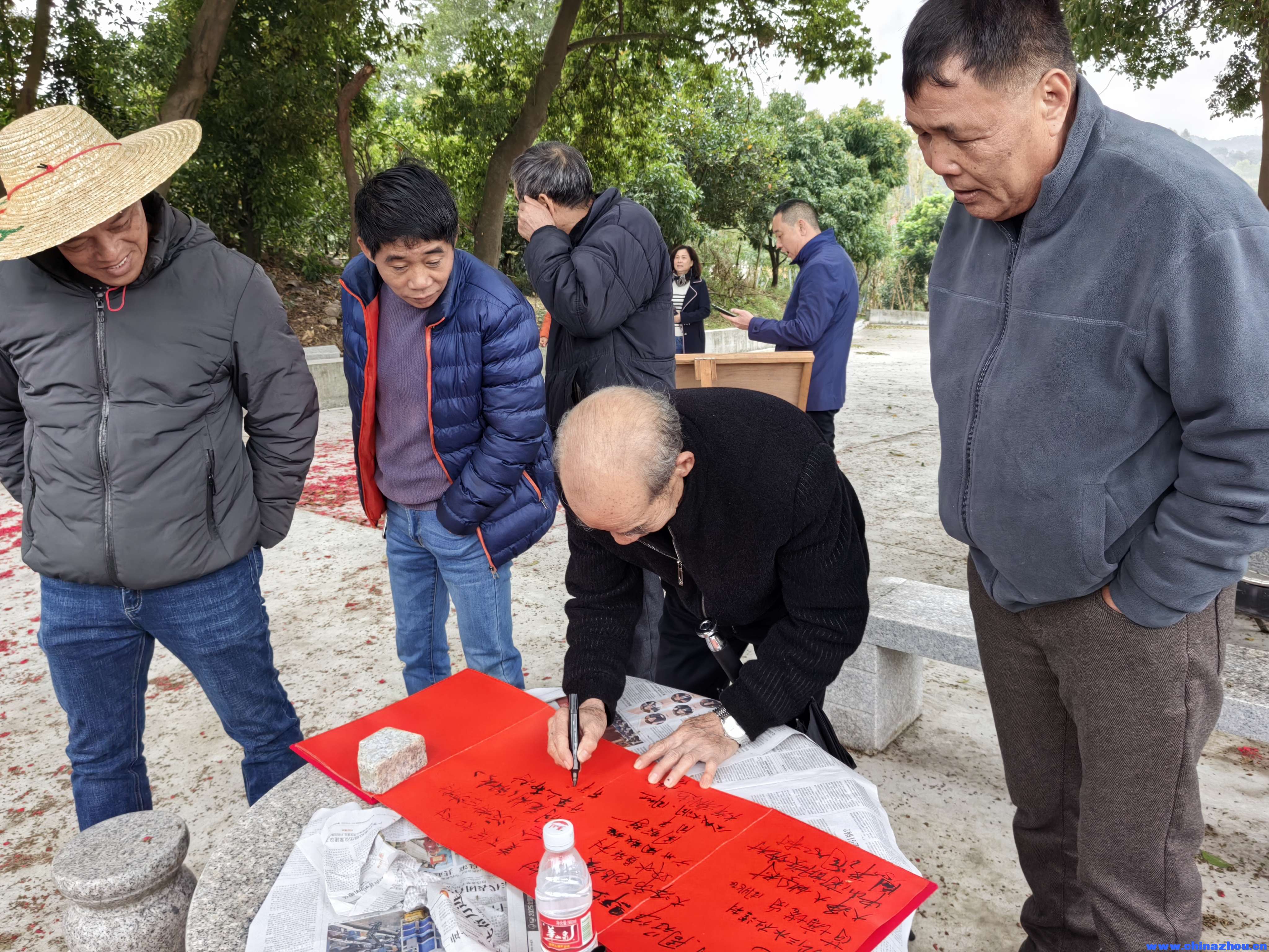 开平中和村宗亲兄弟祭祖.jpg
