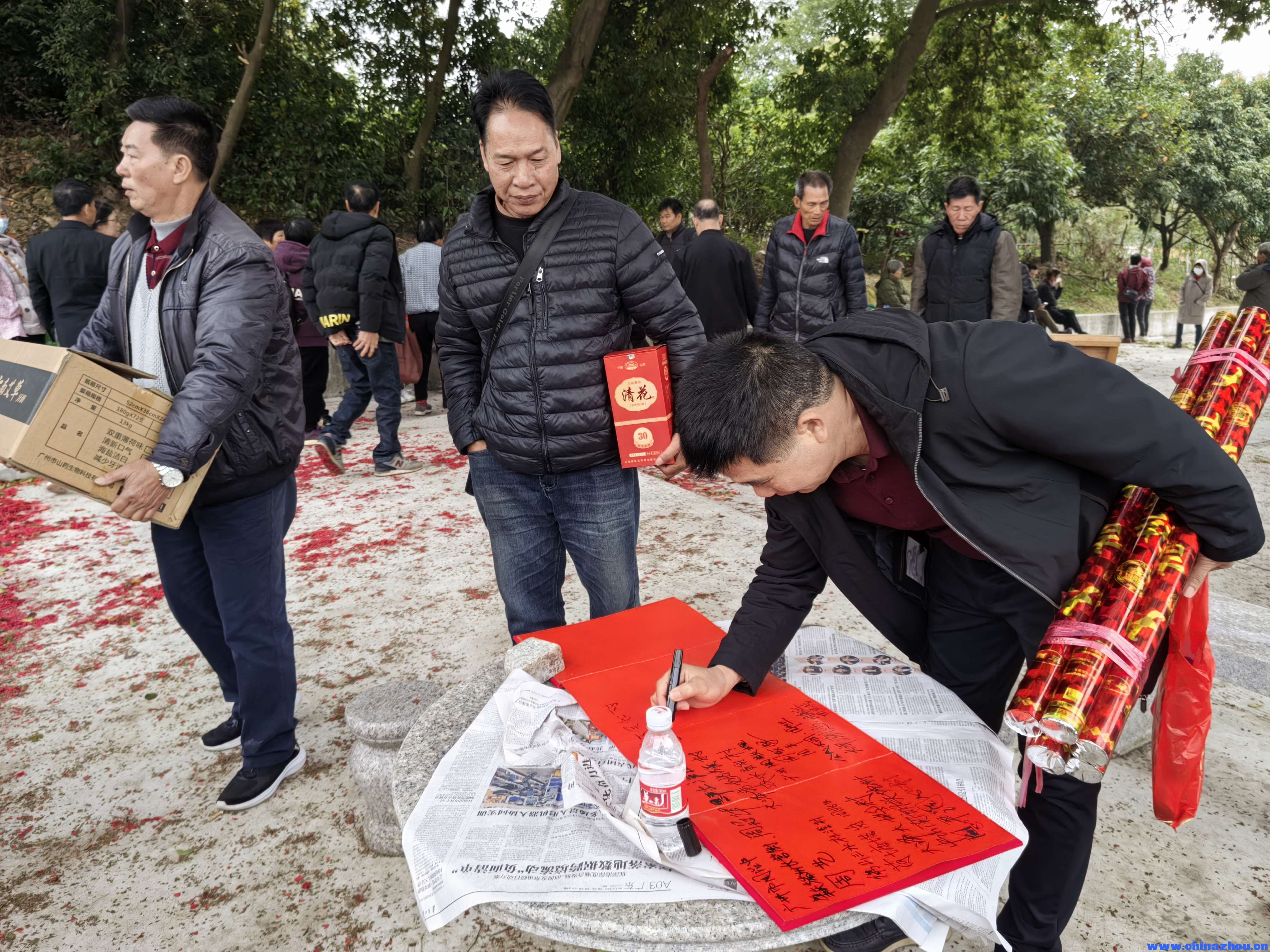 台山汶村白沙村宗亲兄弟祭祖.jpg